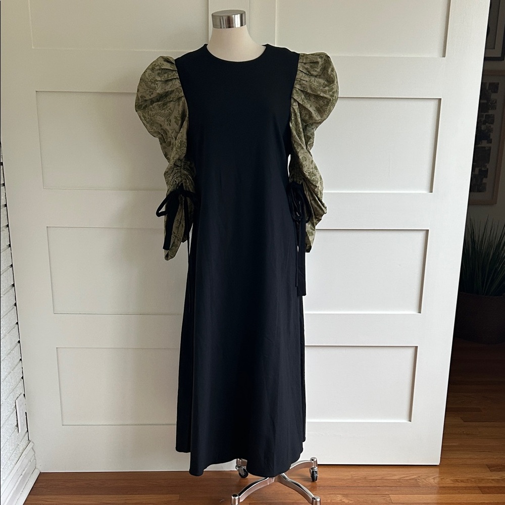 Tuckernuck- Hyacinth House black Juliet maxi dress with gathered green sleeves - Picture 2 of 11